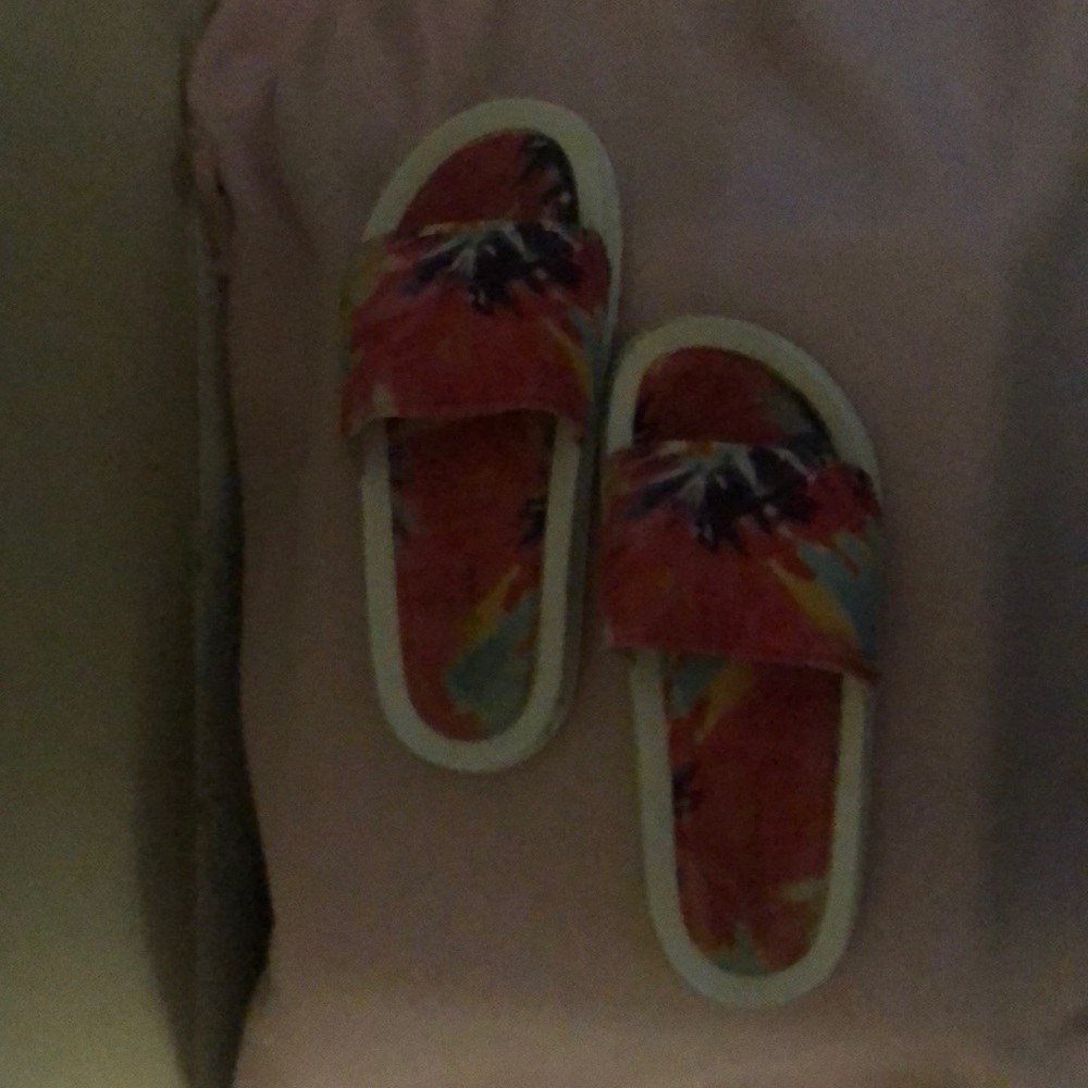 These are size 8 tie dye rainbow slides